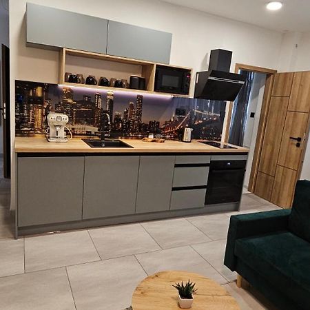 Apartman Manhattan บราติสลาวา ภายนอก รูปภาพ